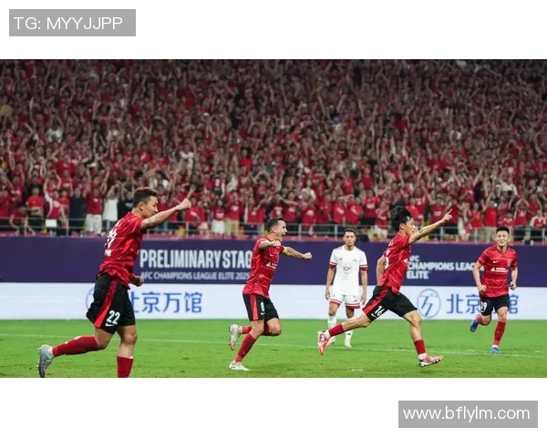 激烈对决足球赛场上演精彩瞬间球迷热情高涨赛后分析引发热议