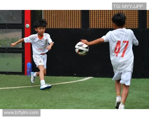 足球杨默的传奇之路与梦想追逐的精彩瞬间 足球杨默的传奇之路与梦想追逐的精彩瞬间